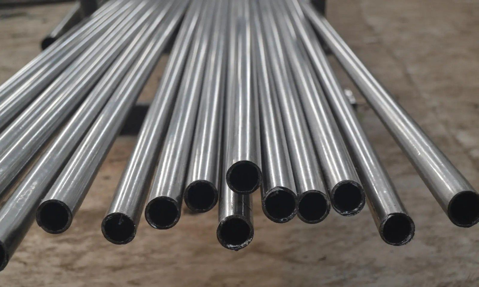 Ceres201 stainless steel pipe supplierWhy is it commonly used by streamlined manufacturers?