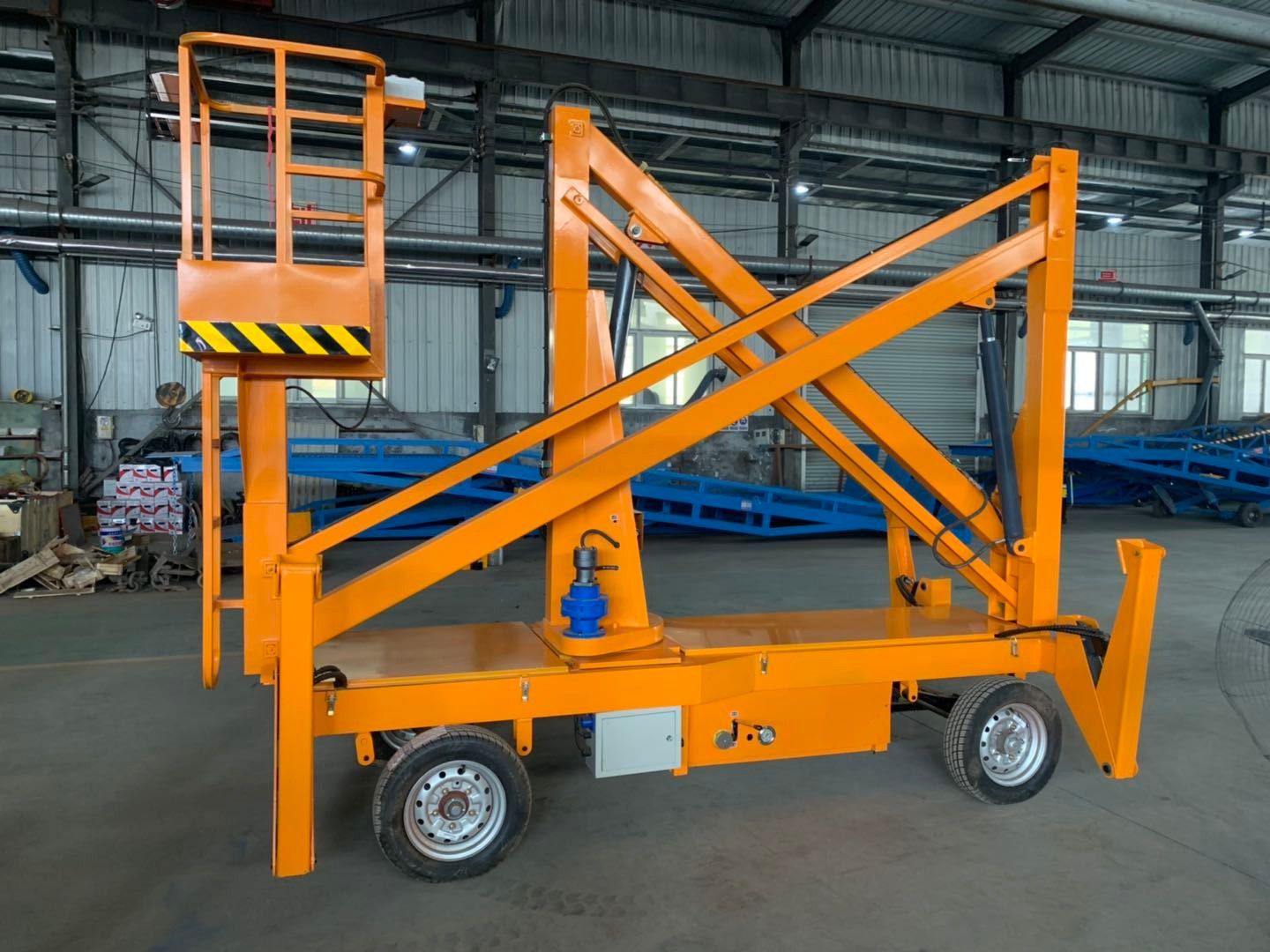 ZamoshikHeavy load hydraulic lifting platformBoot operation