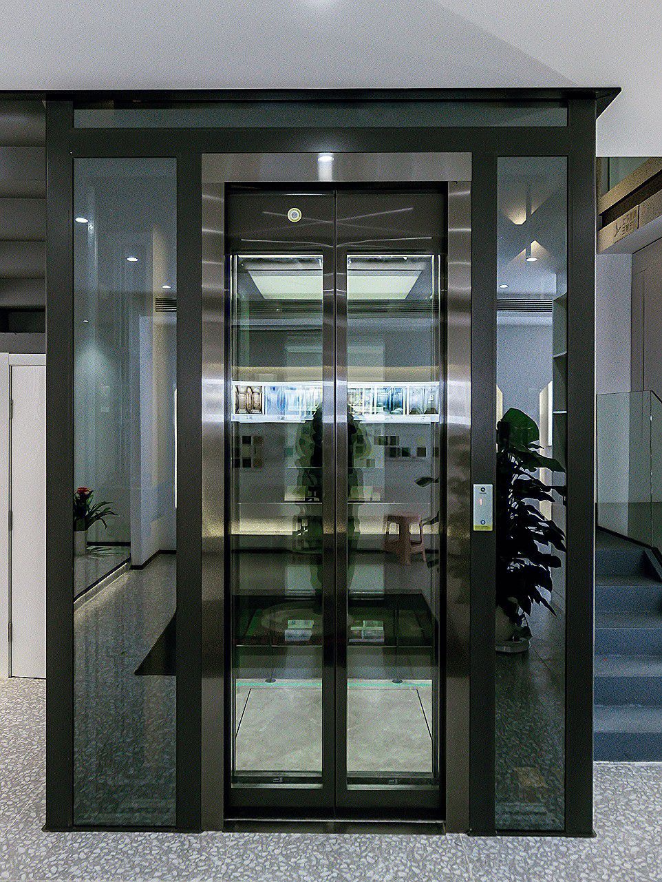АлькмарНебольшой лифт на шестом этаже.Каковы общие помехи в электросети