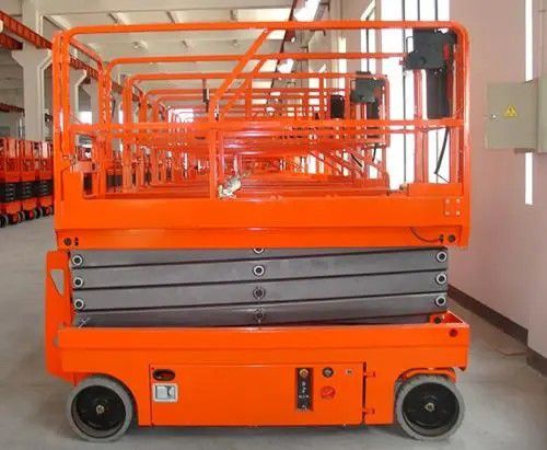 KielAutomobile hydraulic lifting platformHot market