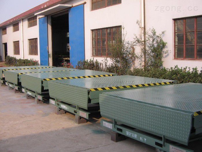 BenjinHydraulic boarding bridge mobile typeHow to buy commonly used