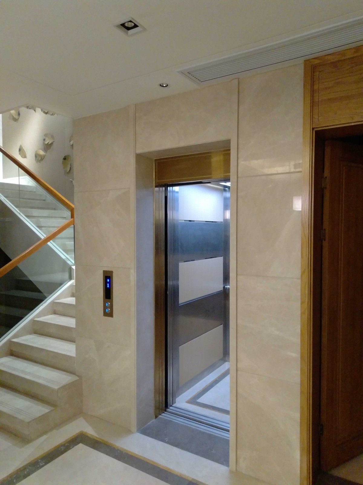 베 어 스 코 비 아 바3층 가정용 별장 엘리베이터개발을 위한 변경
